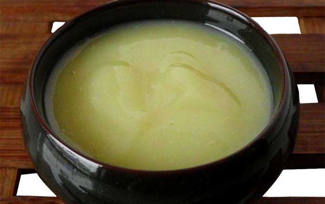 蜂王漿吃了容易得癌是真的嗎？假的，實際上蜂王漿還能抗癌！