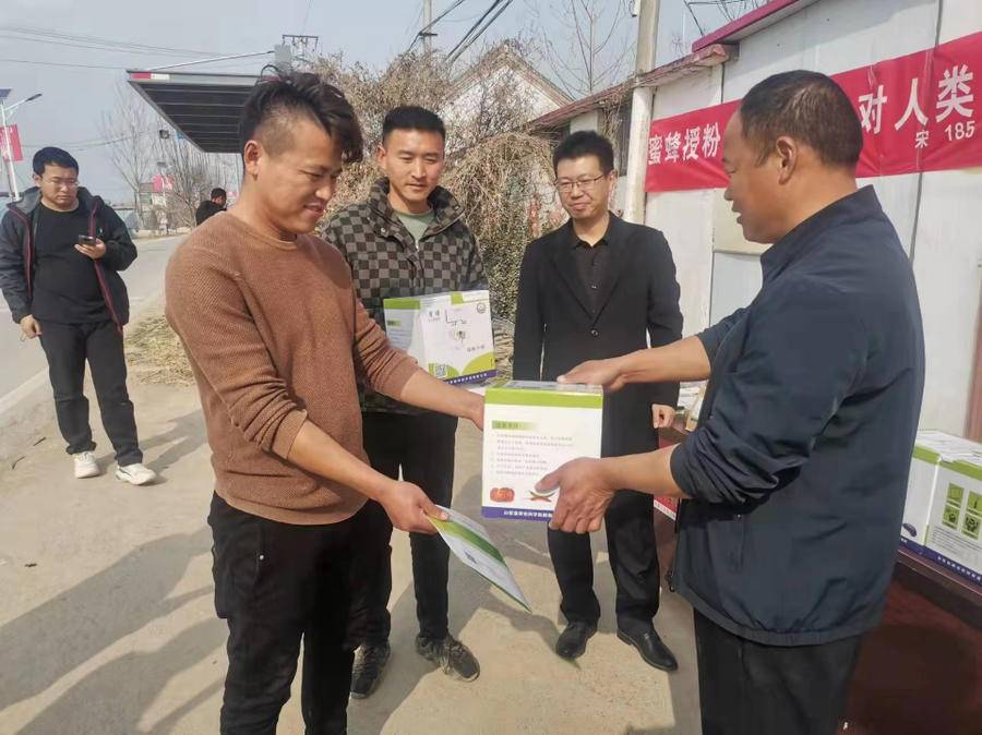 助力鄉(xiāng)村振興，山東省蜂業(yè)協(xié)會在曹縣舉辦熊蜂授粉推廣現場會