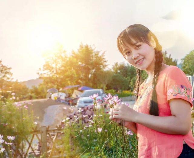 95后“村姑”靠直播插秧當(dāng)上網(wǎng)紅（犁田、插秧、打鐵，真農(nóng)活界“十項(xiàng)全能”）